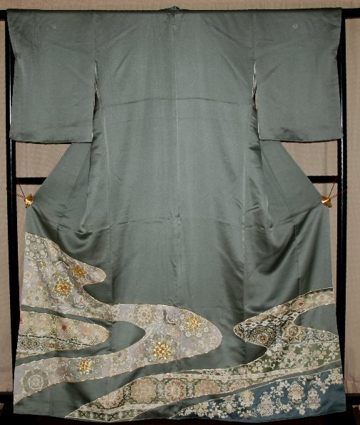 薄山鳩色霞に華紋文様色留袖（お勧め品です） - リサイクル着物のことなら京都で創業80年の老舗ゑちごやへ