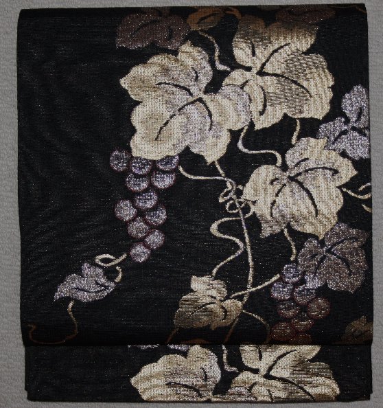 未使用の墨黒色・葡萄唐草文様袋帯 - リサイクル着物のことなら京都で創業80年の老舗ゑちごやへ