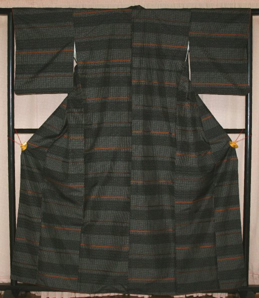 墨黒色信州紬着物（お買い得です） - リサイクル着物のことなら京都で