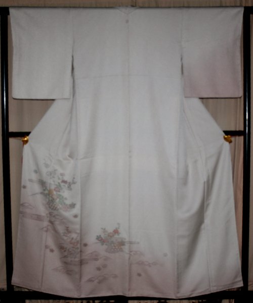未使用の薄梅鼠色汕頭刺繍訪問着（お勧め品です） - リサイクル着物のことなら京都で創業80年の老舗ゑちごやへ