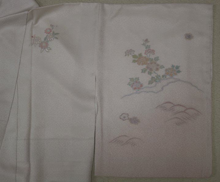 未使用の薄梅鼠色汕頭刺繍訪問着（お勧め品です） - リサイクル着物のことなら京都で創業80年の老舗ゑちごやへ