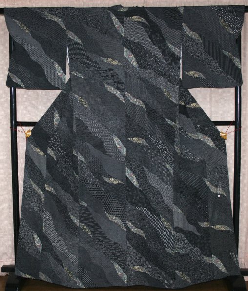 「染谷梅治」作・黒地江戸小紋着物（お勧め品です） - リサイクル着物のことなら京都で創業80年の老舗ゑちごやへ