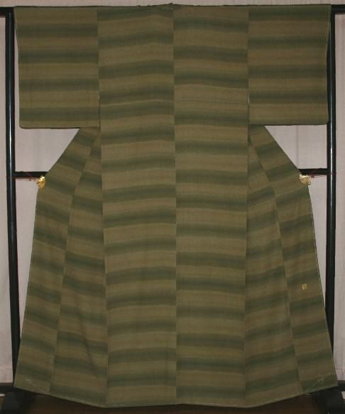 未使用の桑染色横段疋田柄小紋着物（お勧め品です） - リサイクル着物