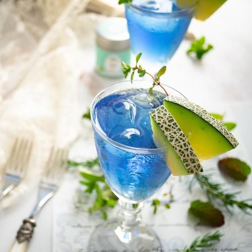 フェントン★パフュームボトル★オーバーレイ★メロン型★ミルクガラス★ベビーブルー フェントン☆パフュームボトル☆オーバーレイ☆メロン型☆ミルク