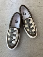 <img class='new_mark_img1' src='https://img.shop-pro.jp/img/new/icons34.gif' style='border:none;display:inline;margin:0px;padding:0px;width:auto;' />P3 / PIG SKIN PATCHWORK SLIP-ON SNEAKERS / BEIGE