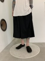 VOAAOV / wool pin-tuck wide shorts / Black
