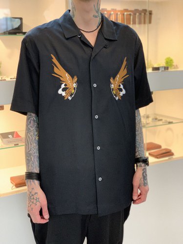 ANREALAGE / SIDE ANGLE HAWK EMBOROIDERY SHIRT / Black - LAD