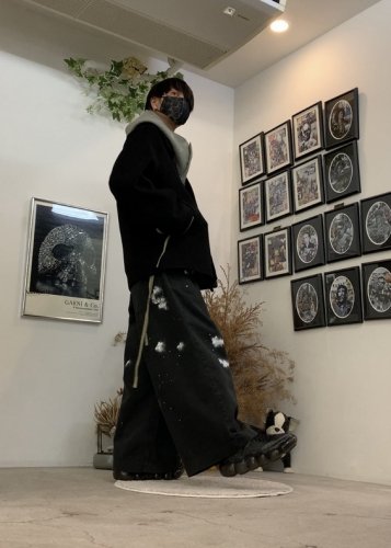 my beautiful landlet / CHINO TUCK WIDE PANTS (PAINT) / Charcoal - LAD  MUSICIAN・A.F ARTEFACT・my beautiful landlet・VOAAOV・VICTIM・GARNI等の通販 |  鳥取県米子市のセレクトショップ、サイコボックス＜＜Psychobox＞＞