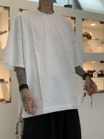 <img class='new_mark_img1' src='https://img.shop-pro.jp/img/new/icons34.gif' style='border:none;display:inline;margin:0px;padding:0px;width:auto;' />SUSPEREAL / HEM SARF CUT SEW TEE / White