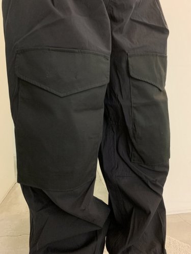 SIVA / ONE-PLEATS CARGO TROUSERS / BLACK - LAD MUSICIAN・A.F ARTEFACT・my  beautiful landlet・VOAAOV・VICTIM・GARNI等の通販 |  鳥取県米子市のセレクトショップ、サイコボックス＜＜Psychobox＞＞