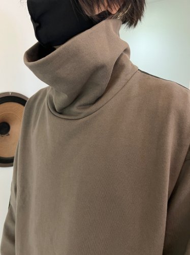 VOAAOV / Air Pile URAKE×NYLON High Neck Sweatshirt / KHAKI - LAD