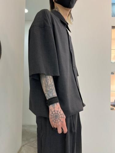 VOAAOV Chic Tech Short Sleeve Shirt CHARCOAL/CHECK | nua powered by BASE