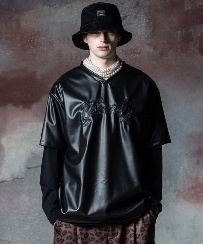 予約商品】glamb / Synth Leather Football Jersey / 8月下旬発売予定 