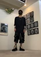 A.F ARTEFACTのガーゼウォッシャーオーバーサイズTシャツにサテンミリタリーショーツ 250619A