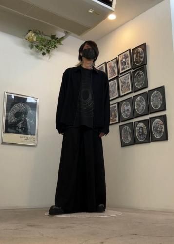 LAD MUSICIANのフロントジップシャツにラップスラックス 250902A