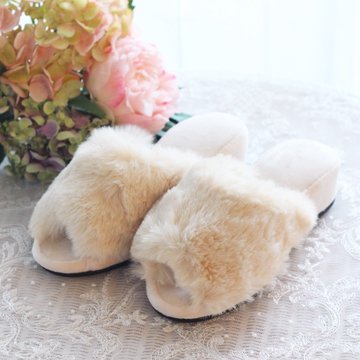 Volume Fur Room Shoes（Ivory） - インテリアショップkino