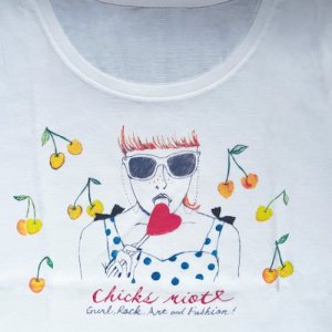 teeCHICKS RIOT! grrrl tee