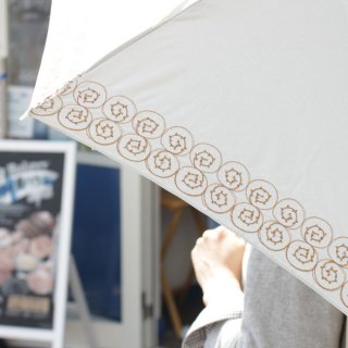 【刺繍タイプ】korko（コルコ）/ 晴雨兼用 刺繍 折りたたみ傘 / シナモンロール 【UPF50+】【紫外線カット率90%以上】