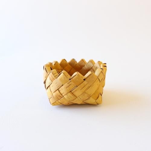 BERESTA】白樺手編みカゴ（縁が太くてギザギザの丸カゴ）Sサイズ