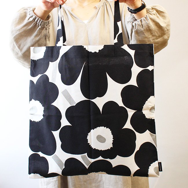 【2023秋冬限定】マリメッコ ピエニウニッコ コットンバッグ（ブラック×ホワイト） / marimekko Pieni Unikko cotton  bag