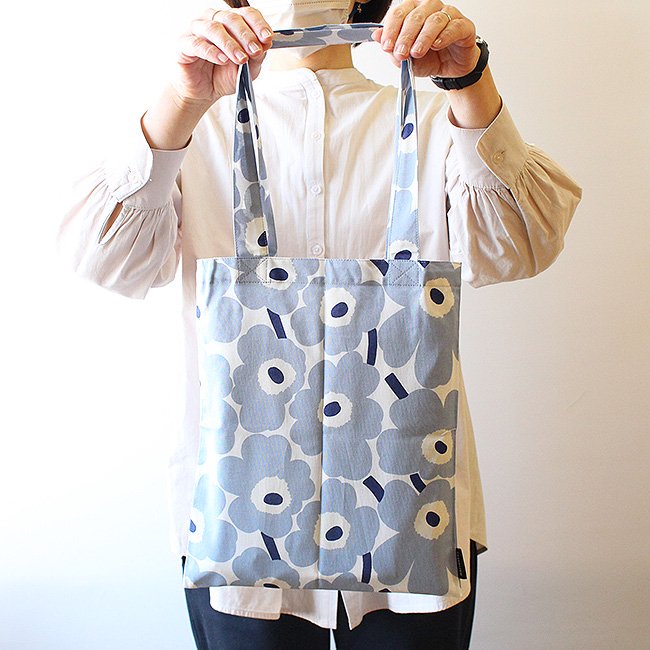 マリメッコ ウニッコ コットンバッグ（ライトブルー×オフホワイト）33cm×27cm / marimekko Unikko cotton bag