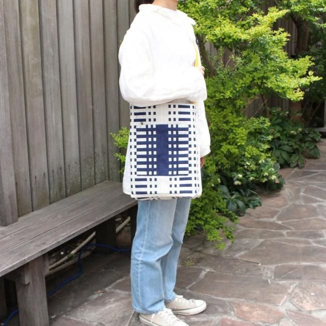 ヨハンナ・グリクセン リバーシブルショルダーバッグ（ダークブルー