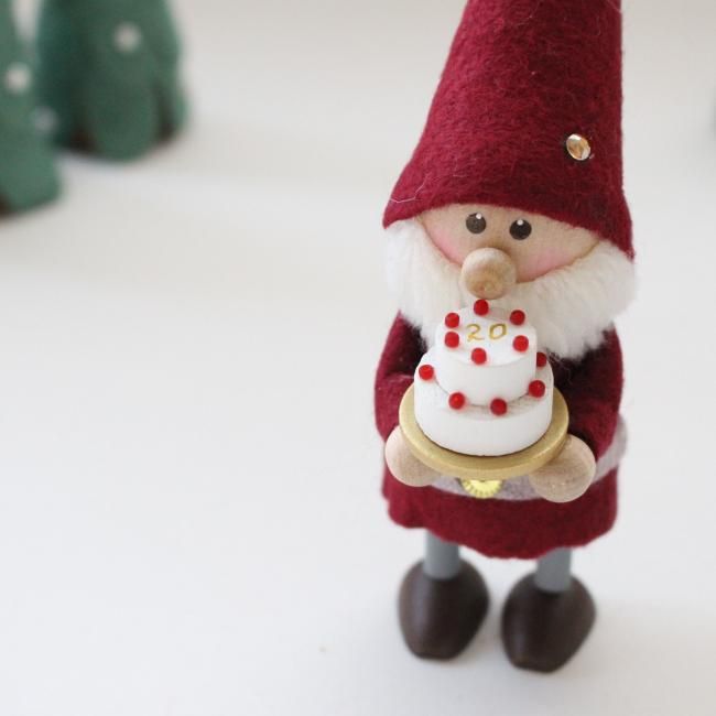 2025年限定】幸せを運ぶ妖精 ノルディカニッセ（ケーキを持ったサンタ