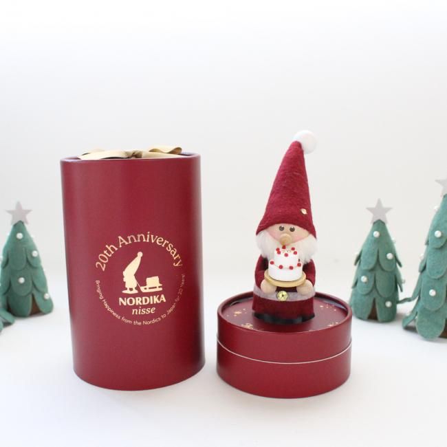 ノルディカニッセ　ケーキ　クリスマス 2025年限定】幸せを運ぶ妖精 ノルディカニッセ（ケーキを持ったサンタ