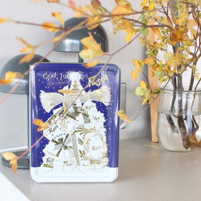 Fazer ファッツェル（ムーミンGodjul缶 ブルー） / KFミルク＆ゲイシャ