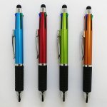 ノベルティ・粗品で人気の「タッチペン付４色ボールペン」