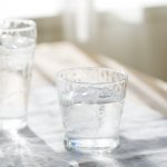 ノベルティ・粗品で人気の「炭酸水グラス（フリーカップ）（２７５ｍｌ）（クリア）」
