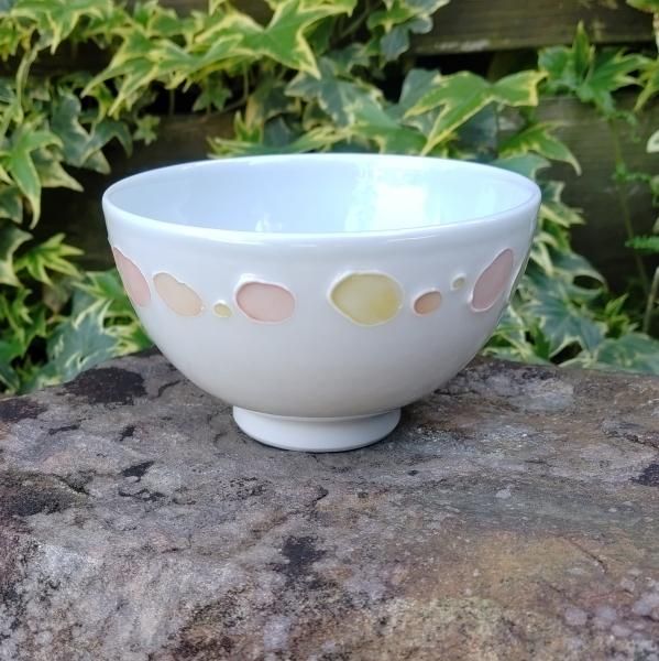 丸碗 「水玉柄」 赤イッチン - 大西陶芸 official online store