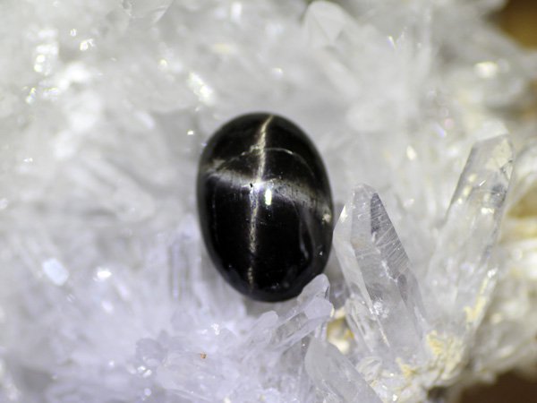 お手数おかけ致しました市場に出ない大きさ！98.7ct ブラックスター