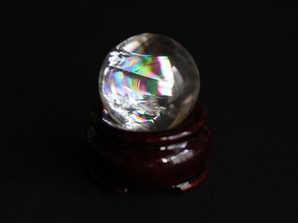 レインボー 水晶玉 8センチ 台座付き