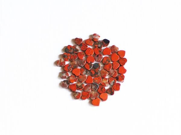 レッドジャスパー／ハート（平）ビーズ6×6×2.5㎜（縦×横×厚） - 貴石