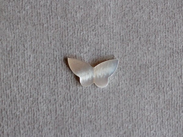 蝶／マザーオブパール彫刻ビーズ （白） - 貴石工房パックOnlineShop