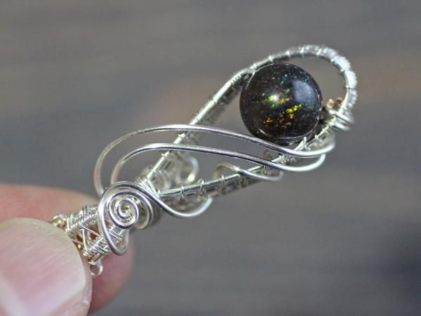 オパール ワイヤー ペンダントトップ 50 丸玉ワイヤーアートペンダント／ブラックオパール10mm - 貴石