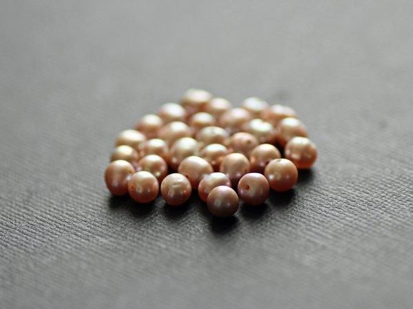 ポテト5～6mm（大穴あり）／淡水パールビーズ（シェルピンク