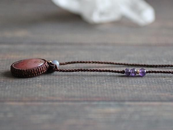 ロードナイトやルビーのマクラメペンダント マクラメ編み § ロードナイト § ルビー § マクラメネックレス