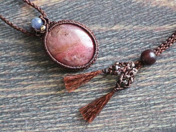 『深璦』ロードナイトとロードナイトシリカのマクラメペンダントネックレス 深璦』ロードナイトとロードナイトシリカのマクラメペンダント