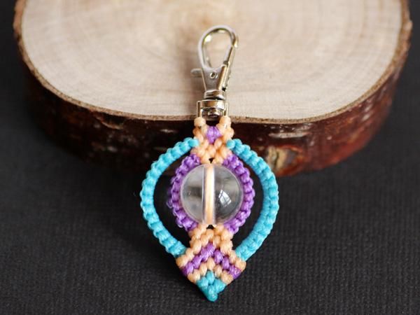 紫のマクラメキーリング マクラメデイジーキーホルダー キーホルダー Ruan aree 通販 15208327
