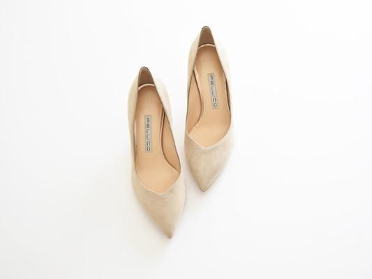 PELLICO ペリーコ | スエード ポインテッドトゥ Vカットパンプス（BEIGE） スウェード 通販 - Fine online shop