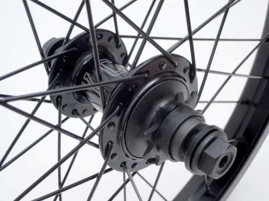 BMX リアホイールCOLONY Pintour Maleハブガード付き)