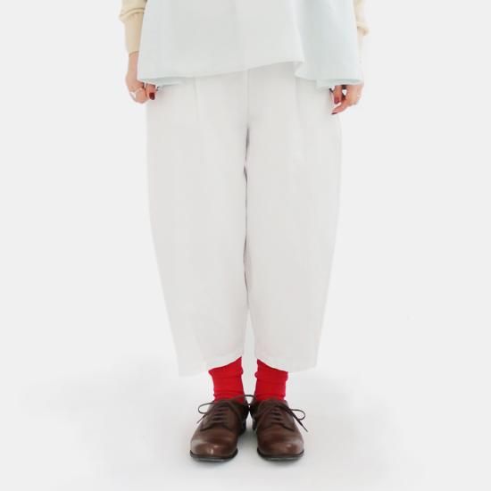 Atelier d'antan | タックテーパードパンツ〈 Salvador 〉White