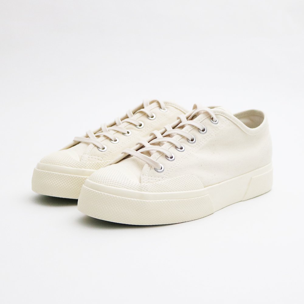 <img class='new_mark_img1' src='https://img.shop-pro.jp/img/new/icons3.gif' style='border:none;display:inline;margin:0px;padding:0px;width:auto;' />Artifact by Superga | ローカットスニーカー White | F073221SS001