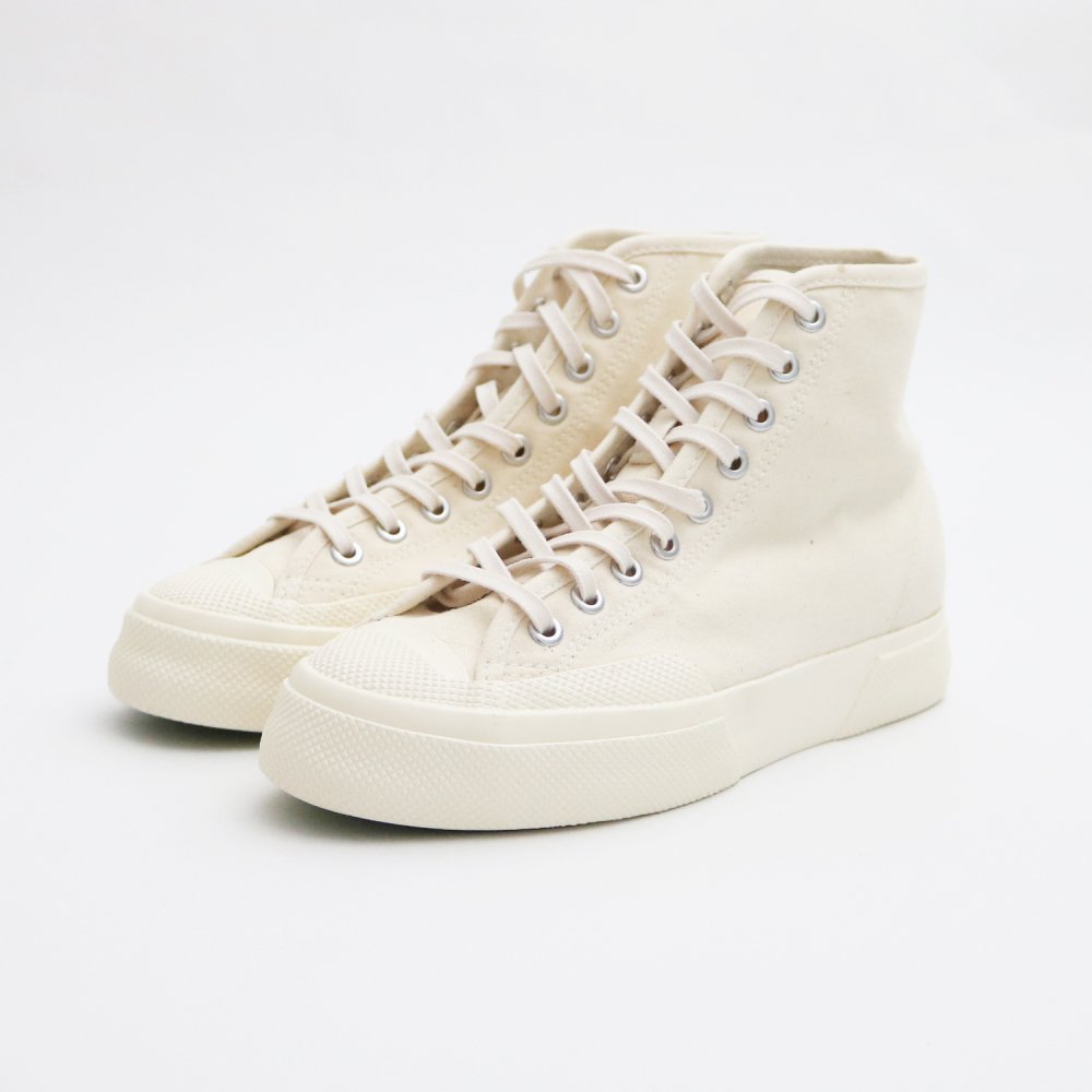 <img class='new_mark_img1' src='https://img.shop-pro.jp/img/new/icons3.gif' style='border:none;display:inline;margin:0px;padding:0px;width:auto;' />Artifact by Superga | ハイカットスニーカー White | F073221SS002