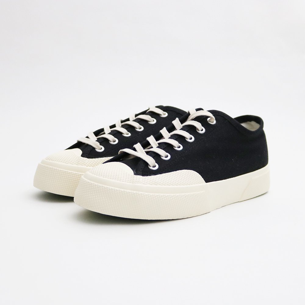 <img class='new_mark_img1' src='https://img.shop-pro.jp/img/new/icons3.gif' style='border:none;display:inline;margin:0px;padding:0px;width:auto;' />Artifact by Superga | ローカットスニーカー Black | F073221SS003