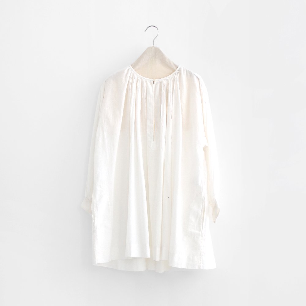 Khadi and Co. | アンドラプレインブラウス〈 CADIZ SHORT 〉　White