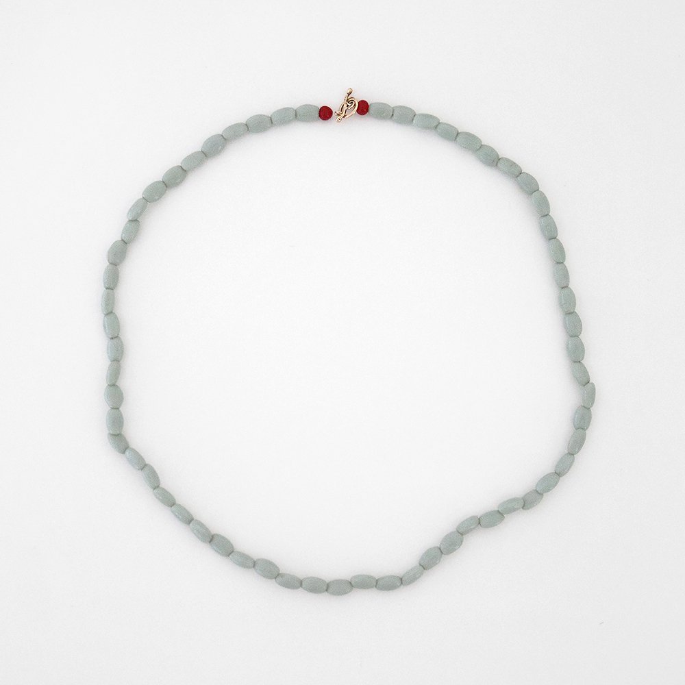 <img class='new_mark_img1' src='https://img.shop-pro.jp/img/new/icons3.gif' style='border:none;display:inline;margin:0px;padding:0px;width:auto;' />Toile | Dead Stock Glass Beads Necklace<br>Grey