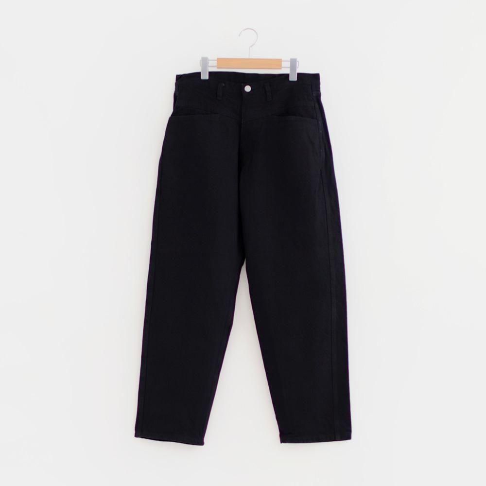 COMOLI ブラックデニム　テーパードパンツ　25AW サイズ3 COMOLI (コモリ) ブラックデニム テーパードパンツ